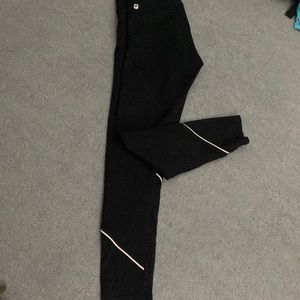 Black fabletic leggings with netting at the end